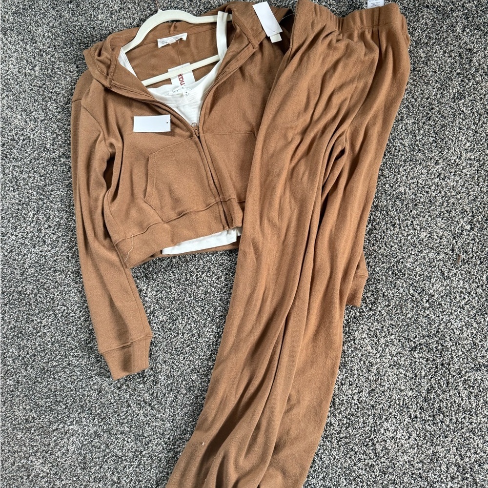 Women’s Matching Loungewear Set Camel Zip-Up Hoodie and Pants Set Size M NWT
